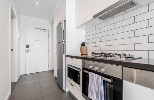 Southbank Apartment | Cityscape Comforts A Stylish Southbank Retreat