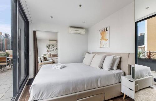 Chinatown Apartment | Cityscope - Stylish CBD Pad with a View