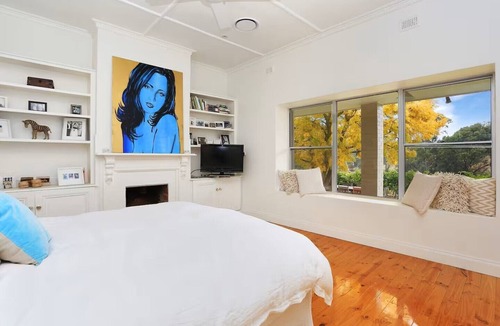Sevenhill Bed & Breakfast | Clare Valley vineyard - Pool and walk to wineries - perfect for groups