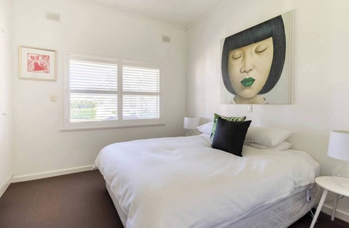 Sevenhill Bed & Breakfast | Clare Valley vineyard - Pool and walk to wineries - perfect for groups