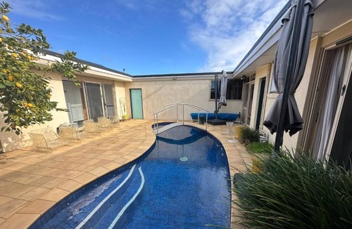 Lakes Entrance Villa | Clarkes Beach House - Walk distance to beach and Cozy living