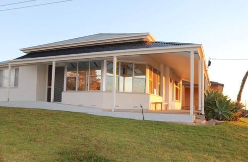 Lacepede House | Clarkeys by the Beach - beachfront, sleeps 10
