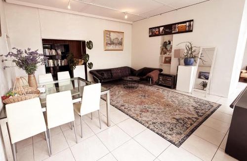Molonglo Valley Apartment | Classic 2BR Guest Suite Near Lake with Garden Oasis