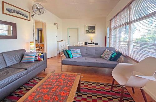 Skenes Creek House | Classic Aussie Beach House - BYO Linen