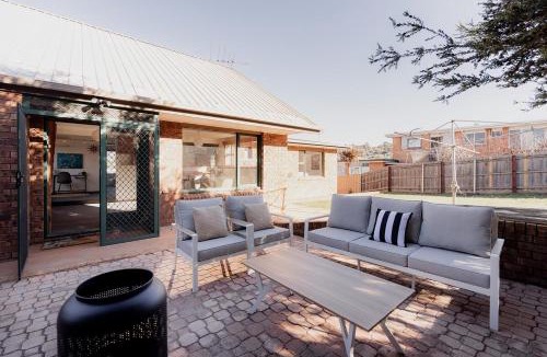 Blackmans Bay House | Classic Beauty by The Bay - family firepit retreat