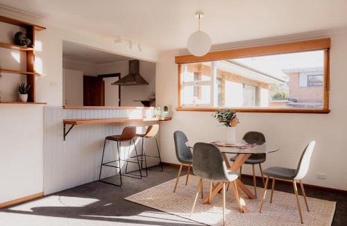 Blackmans Bay House | Classic Beauty by The Bay - family firepit retreat