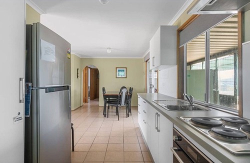 Tiddy Widdy Beach House | Classic family getaway beach house at Tiddy Widdy Beach relaxing & pet friendly!