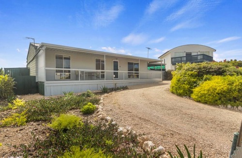 Tiddy Widdy Beach House | Classic family getaway beach house at Tiddy Widdy Beach relaxing & pet friendly!