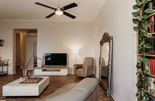 Newcastle Apartment | Classy City apartment close to Beach.