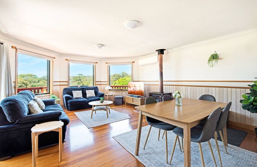 Binalong Bay House | Clean, peaceful, comfortable home in Binalong Bay with views over Skeleton Bay