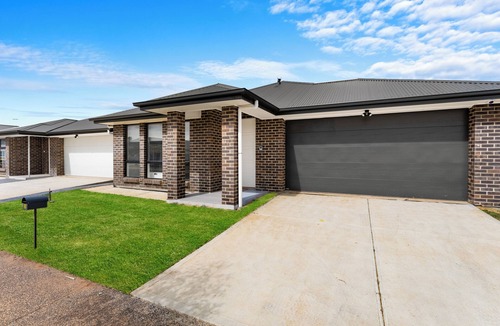 Davoren Park House | Clean & Private 2BR Stay | Perfect for Getaways