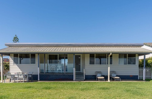 Culburra Beach House | Cliff Cottage – stunning views from this cliff top cottage