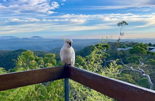Wentworth Falls Cottage | Clifftop cottage escape with breathtaking views