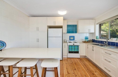 Copacabana House | CLIFFTOP VIEWS FOREVER | Views, BBQ, wifi | Accom Holidays