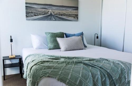 Prahran Apartment | Clifton, gym and BBQ. Central