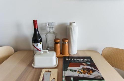 Prahran Apartment | Clifton, gym and BBQ. Central