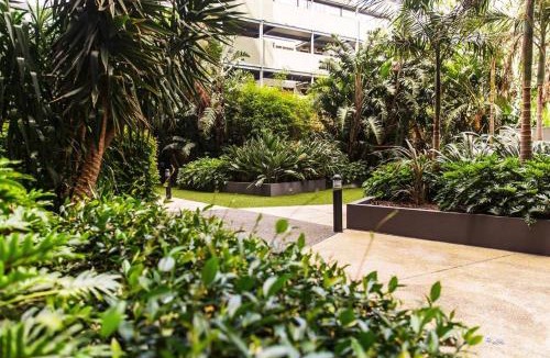 Prahran Apartment | Clifton, gym and BBQ. Central