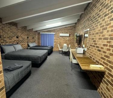 Coonabarabran Hotel | Clock Tower Motor Inn