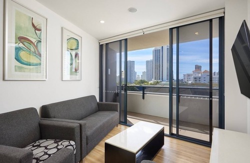 Surfers Paradise Apartment | Close to Beach 2 bedroom Apartment In Surfers