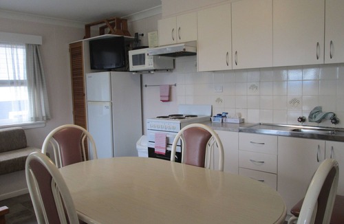 Bermagui Apartment | Close to Beach, Harbour Marina, Country Club, Golf Course, Restaurants, Cafes