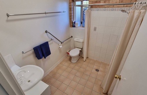 Bermagui Apartment | Close to Beach, Harbour Marina, Country Club, Golf Course, Restaurants, Cafes