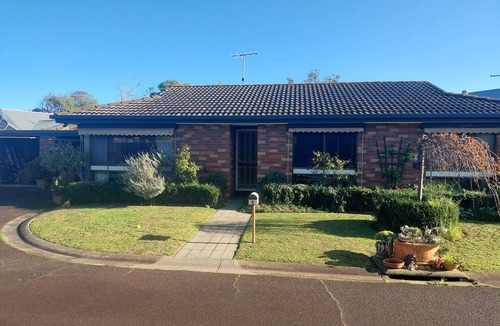 Point Lonsdale Villa | Close to beaches, shops with Mikbar 50m towards Springs Beach
