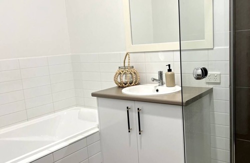 St Leonards House | Close to the beach, relaxing & modern holiday home