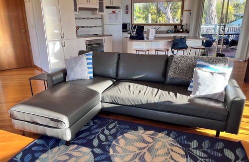 Orford House | Close to the Beach. Gateway to Maria Island.