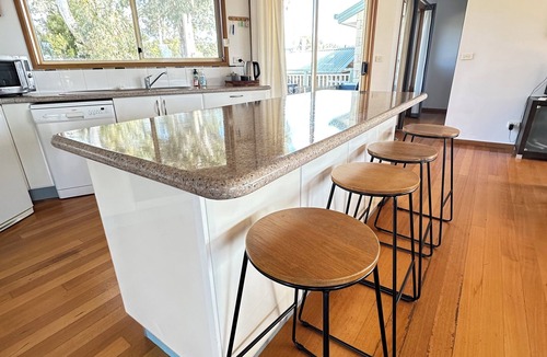 Orford House | Close to the Beach. Gateway to Maria Island.