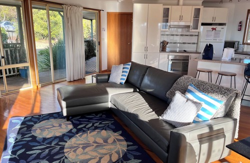 Orford House | Close to the Beach. Gateway to Maria Island.