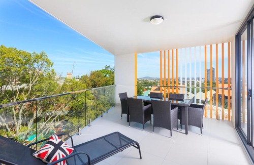 Kangaroo Point Apartment | Close to the Cliffs - Executive 2BR Kangaroo Point Apartment Close to The River and Cliffs