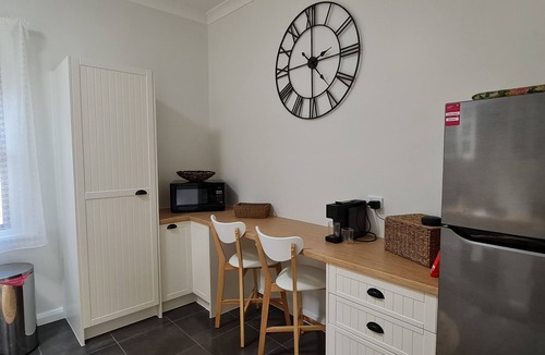 Orange House | Clytie Cottage on Moulder (CBD)