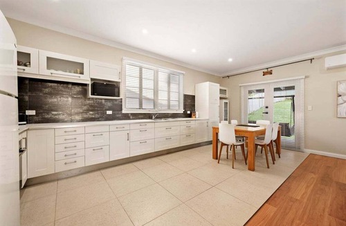 Caves Beach House | Coastal Cues @ Caves | Relaxed Beachside Retreat with Verandah & Fenced Yard