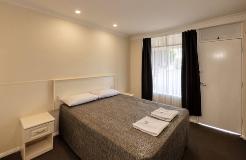 Parkes Hotel | Coachman Hotel Motel