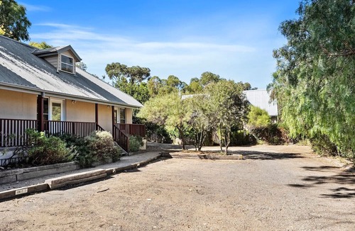 Richmond Villa | Coachman’s Rest Queen Studio