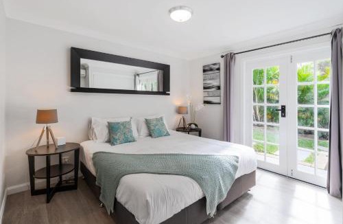 Cottage Point House | Coal and Candle Couples Retreat