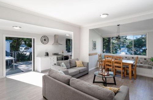 Cottage Point House | Coal and Candle Couples Retreat