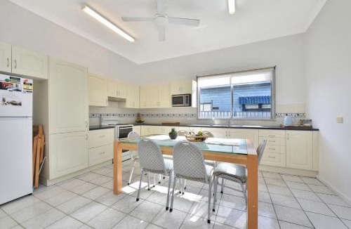 Cessnock House | Coal d' Vine Cottage - Cessnock NSW