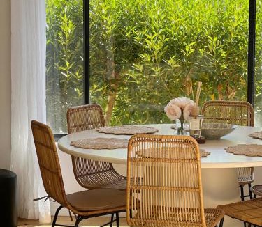 Erina Villa | Coast and Relaxing Convenience Retreat
