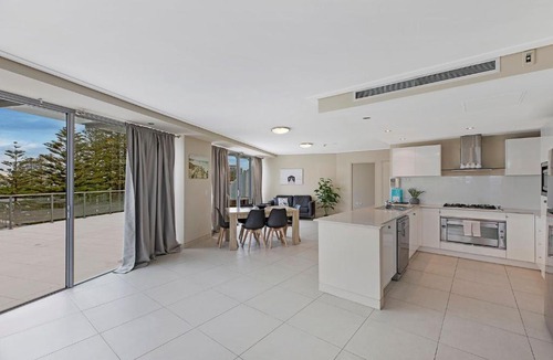 The Entrance Apartment | Coast Luxury Apartments 17