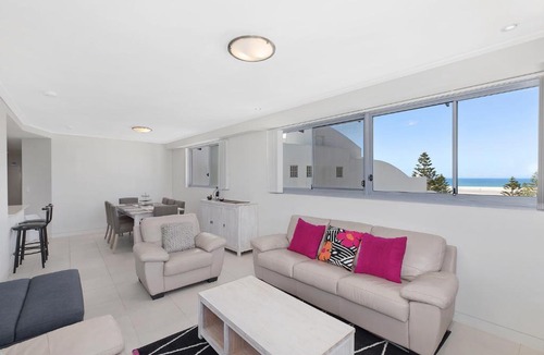 The Entrance Apartment | Coast Luxury Apartments 32