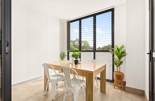 Dee Why Apartment | Coastal 2-Bed Apartment near Beach