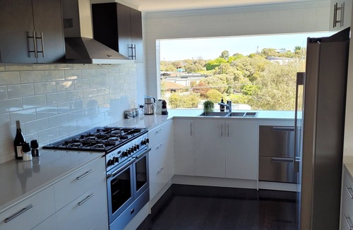 Rye House | Coastal 5 Bedroom Rye beach escape - suitable for families or groups.