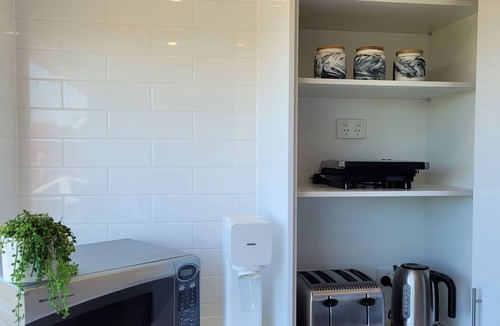 Rye House | Coastal 5 Bedroom Rye beach escape - suitable for families or groups.