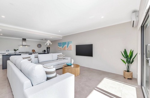 Mandurah Apartment | Coastal Bliss with Marina Views-Neaby Cafes