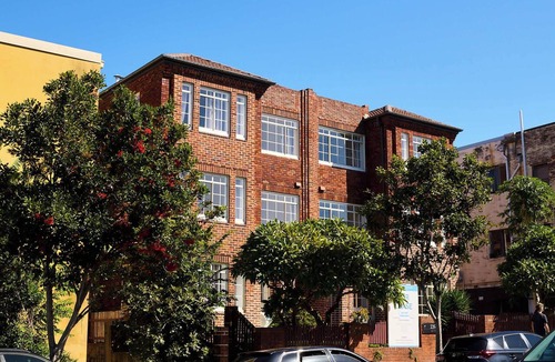 Bondi Apartment | Coastal Bondi Hideaway w/Parking — Steps to Sand