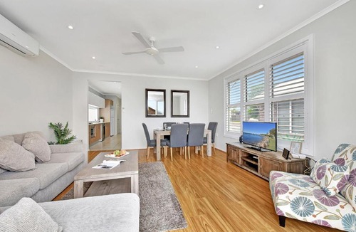 Caves Beach Villa | Coastal Breeze at Caves Beach Villas