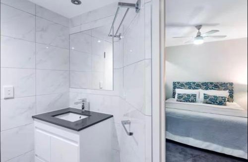 Nelson Bay Apartment | Coastal Breeze Nelson Bay, King bed, spa, pool