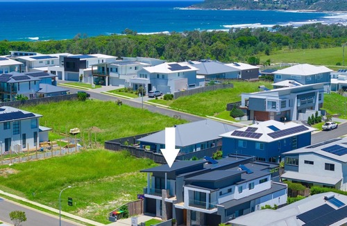Lake Cathie House | Coastal Comfort - 4 Bedroom luxury townhouse, close to beach, wifi available