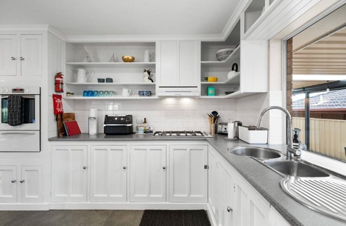 Hayborough House | Coastal Comfort - 4 Bedroom Home in Chiton